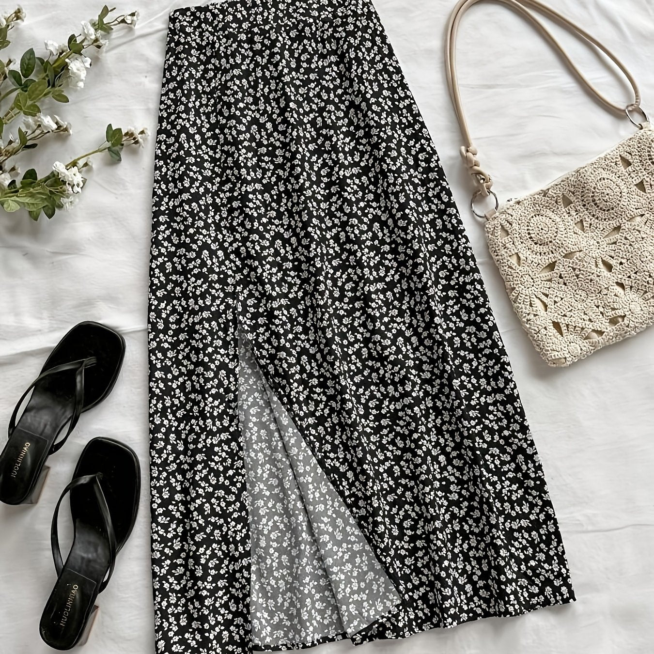 Women's midi skirt with floral pattern and slit – feminine A-line summer skirt for leisure & vacation