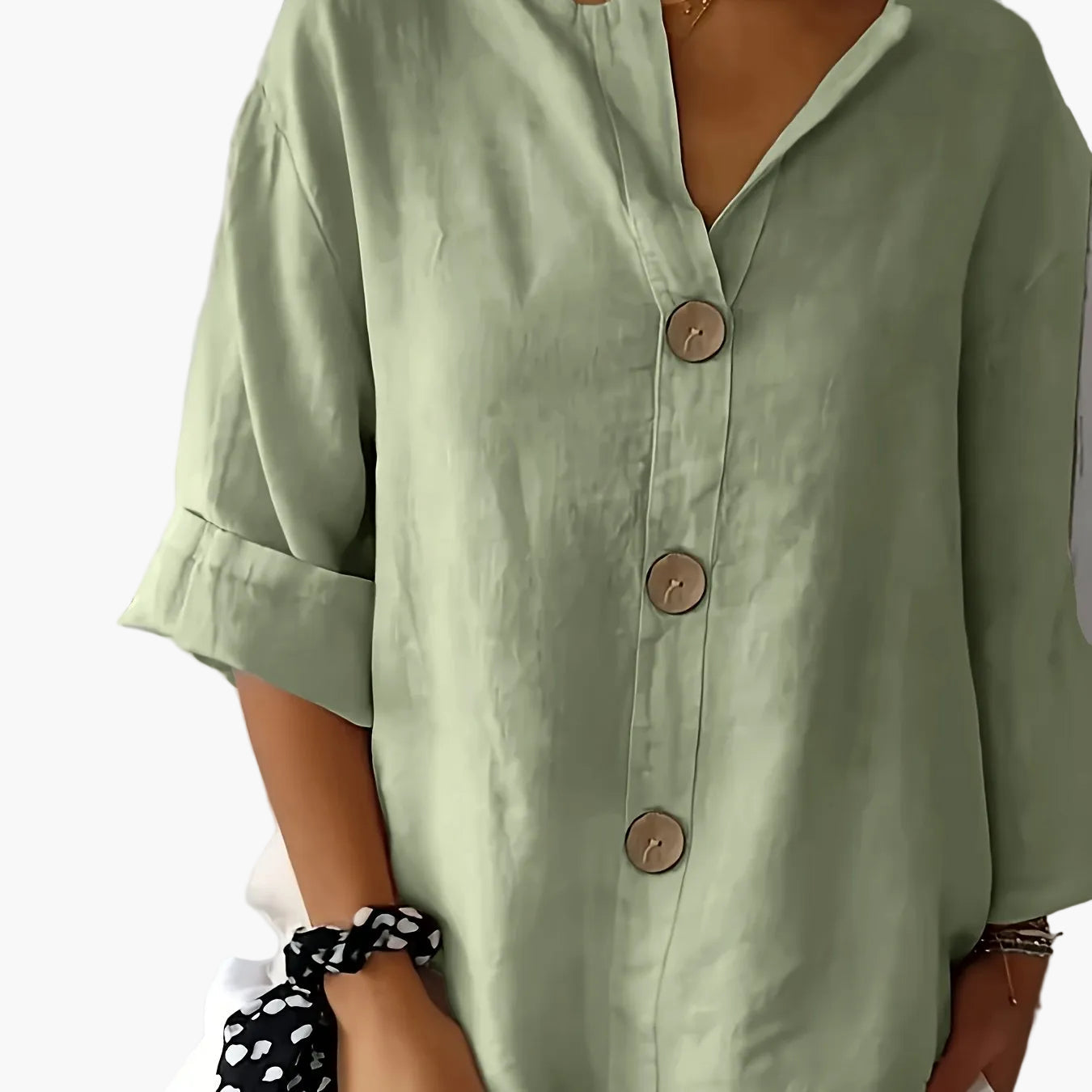 Women's blouse with large buttons and loose fit – everyday & office, casual style