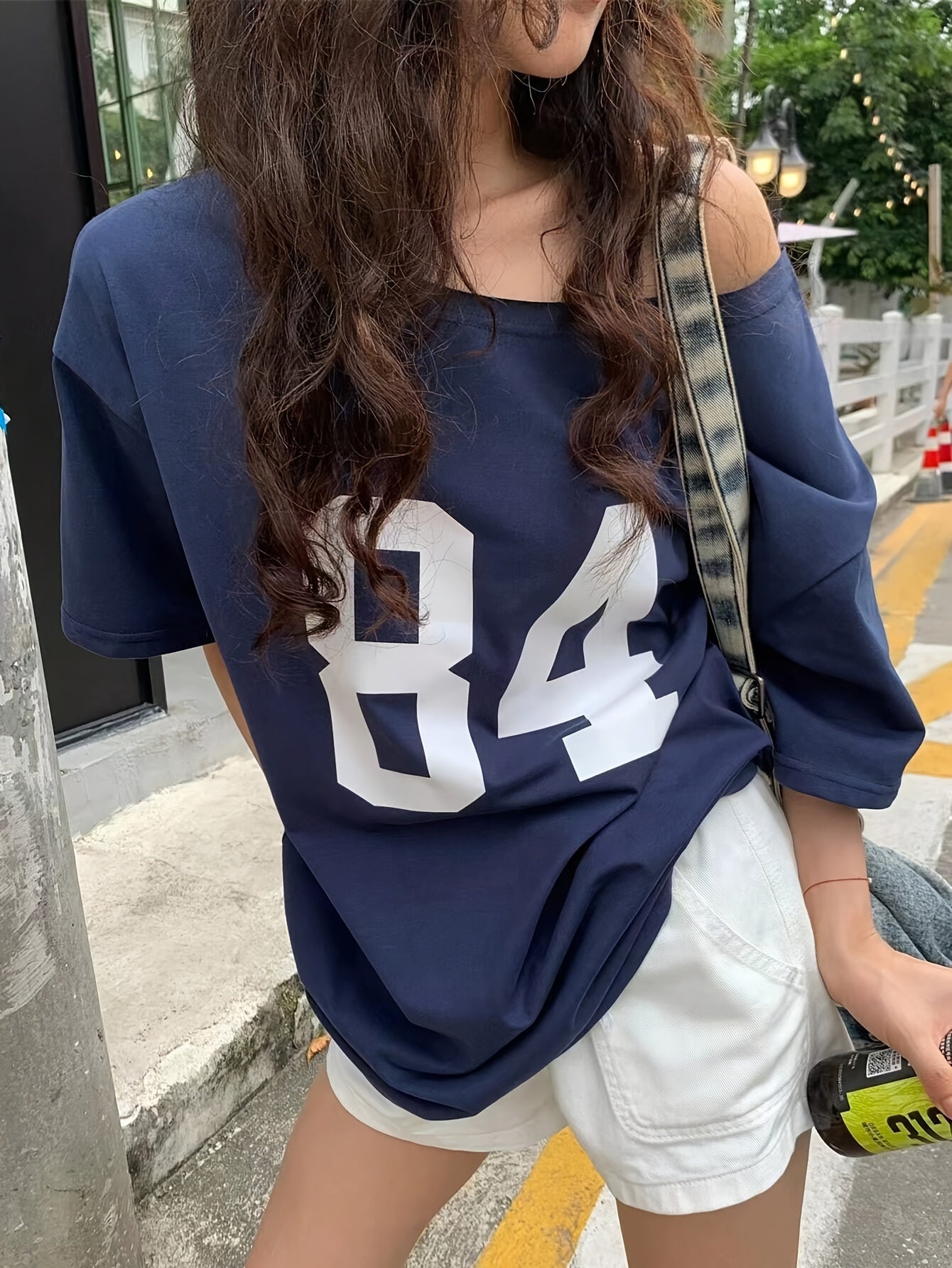 Damen Oversize Streetwear T-Shirt mit Nummernprint im Varsity-Stil – Lässiges Retro-Shirt für Freizeit und Alltag
