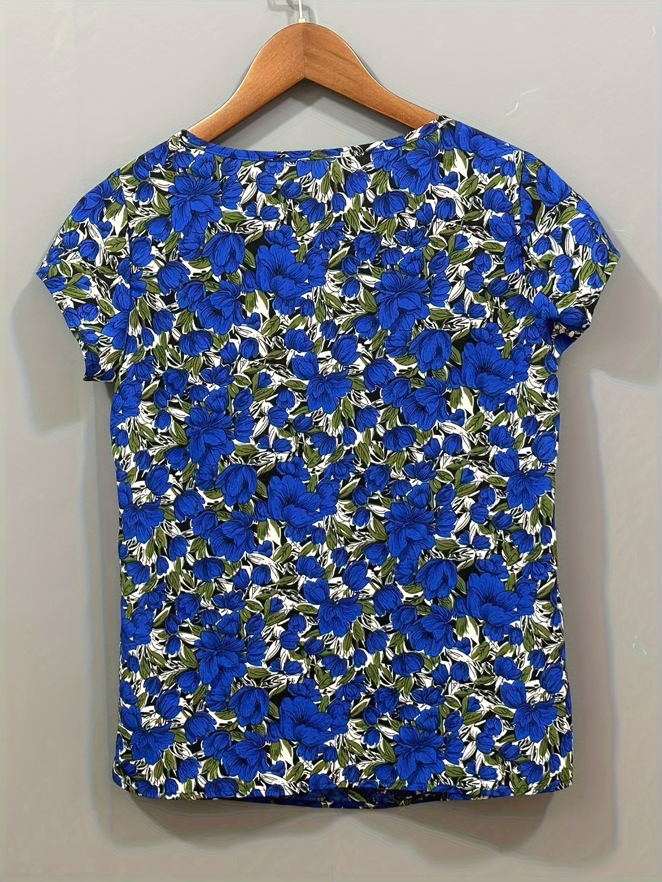 Women's blouse with floral pattern and short sleeves – Elegant style for office and leisure