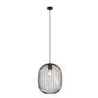 Zwarte hanglamp met ovale draadkap en zichtbare heldere lamp aan een dun zwart snoer