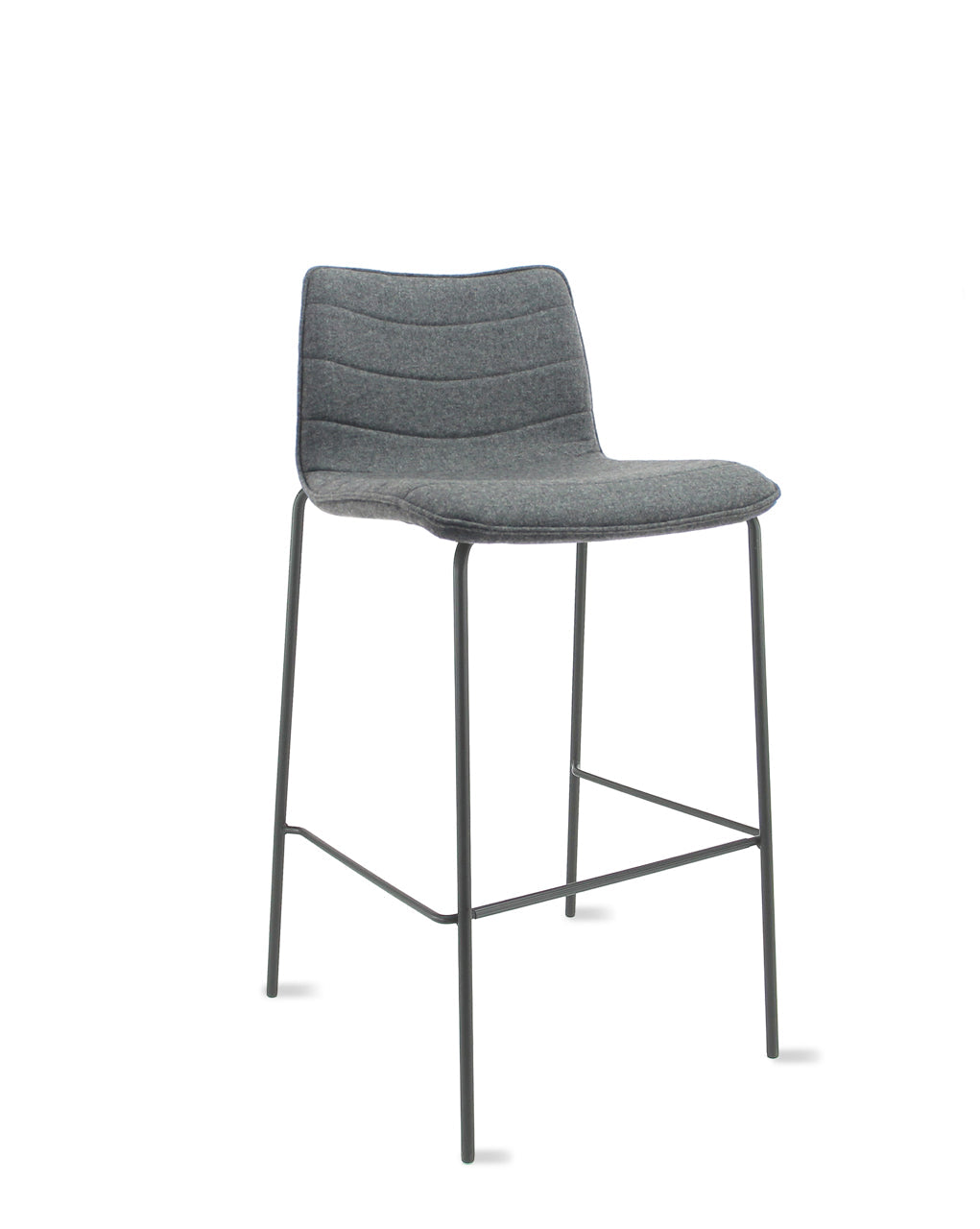 Grijze barkruk Verona met gestikte rugschaal van wolvilt op een slank zwart metalen frame met voetensteun
