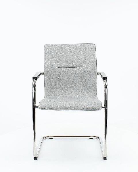 Vergaderstoel sledeframe wolvilt Fenice 602 middengrijs, zwart frame, met armleuningen – model X6