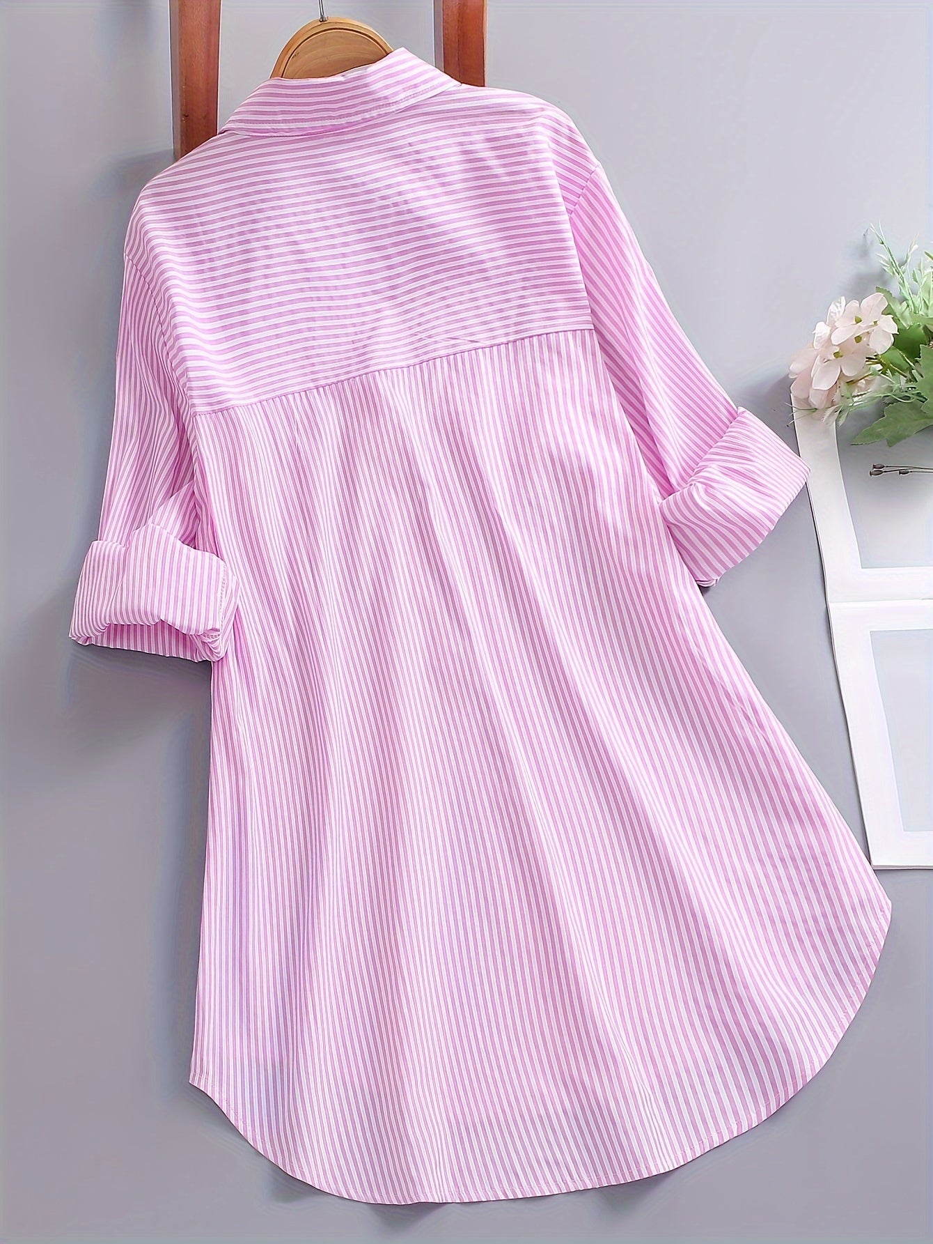 Women's striped blouse shirt with loose fit – Stylish long blouse for everyday and office wear