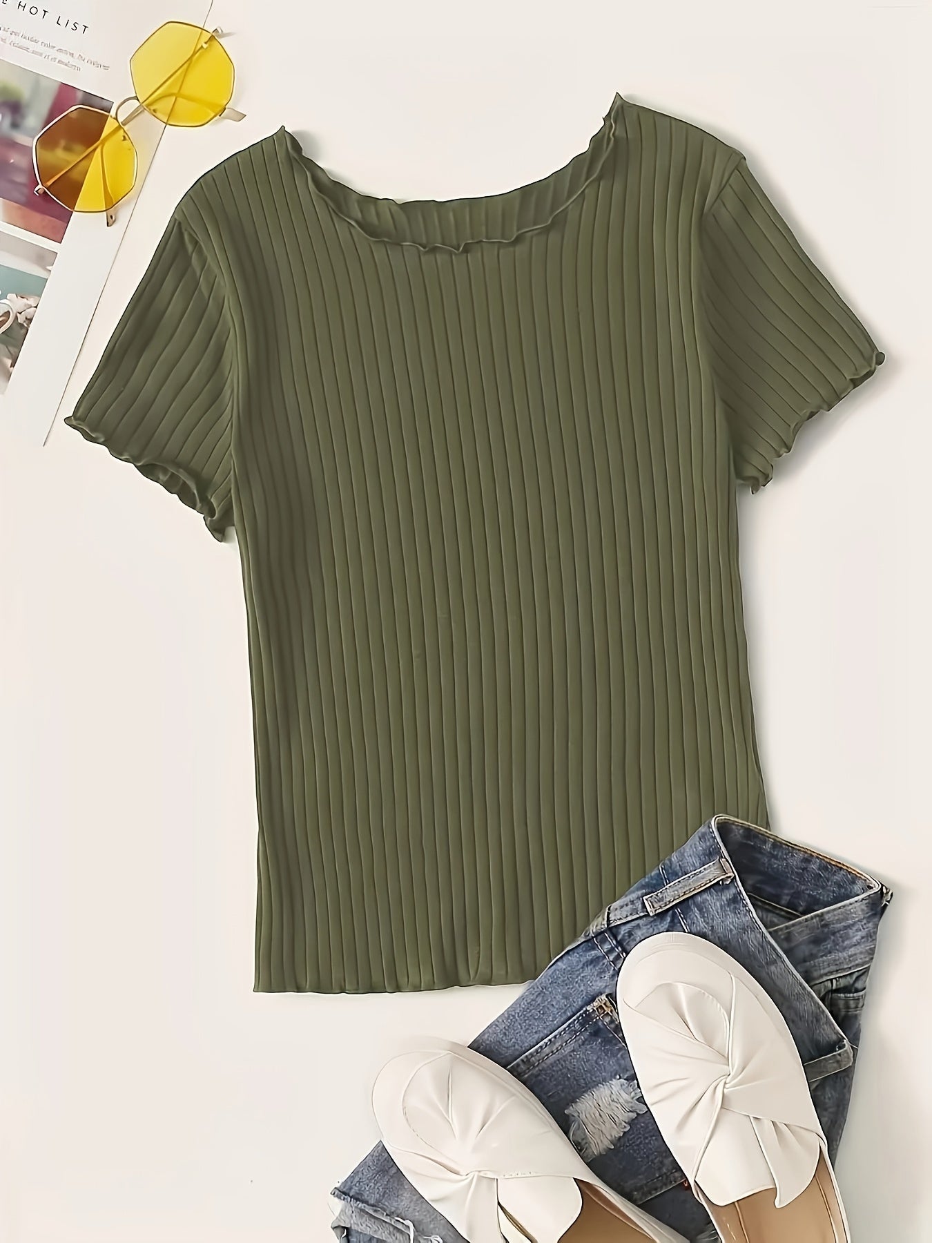 Women's short-sleeve ribbed top with wavy hem – fashionable basic for everyday and office wear