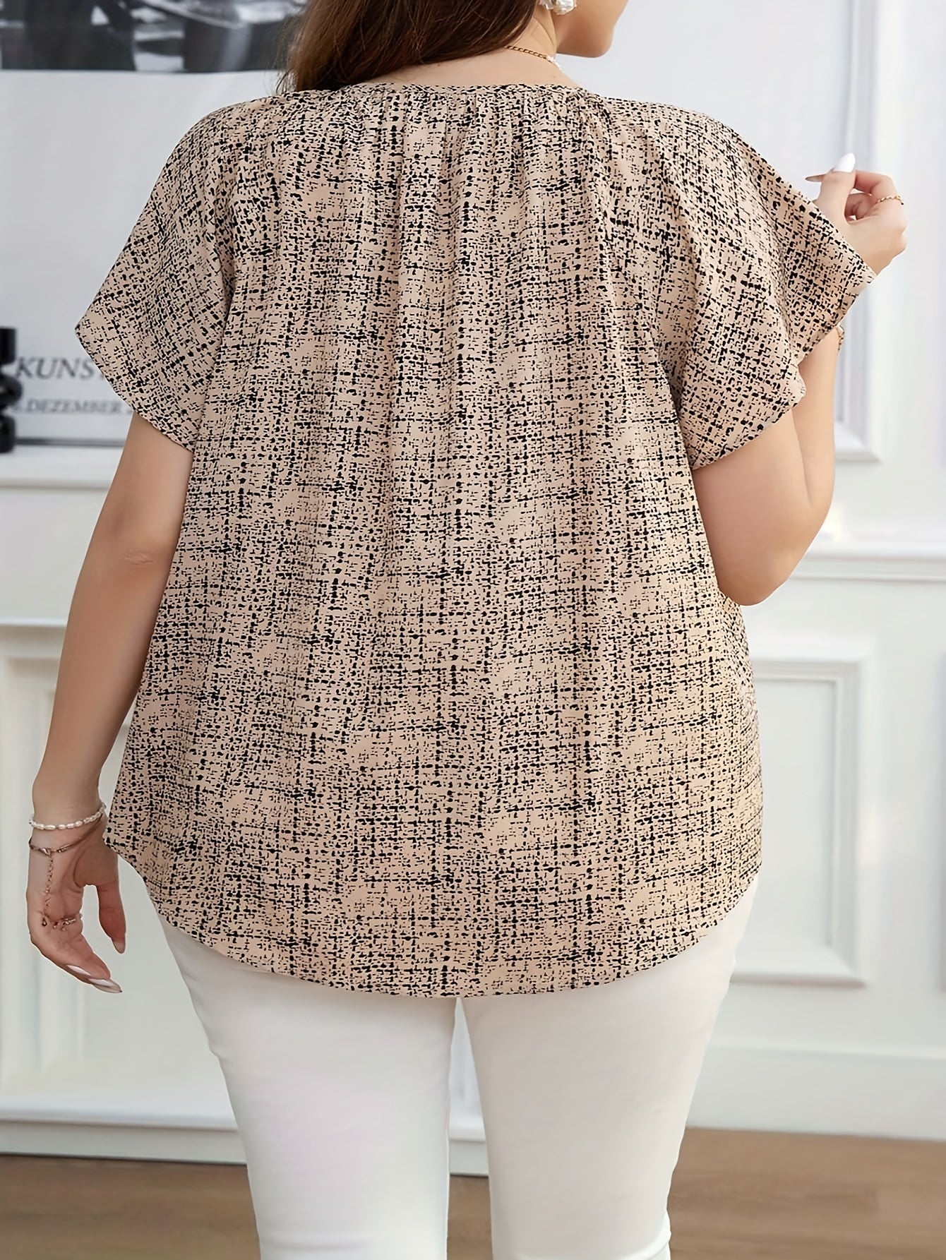 Women's Casual Blouse with V-Neck and Modern Print – Summer Leisure Top