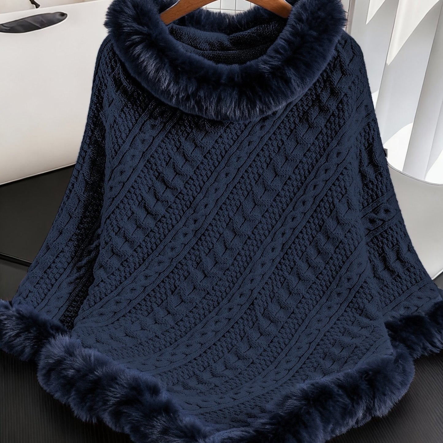 Poncho Damen Strick Zopfmuster mit Kunstpelzbesatz Marineblau