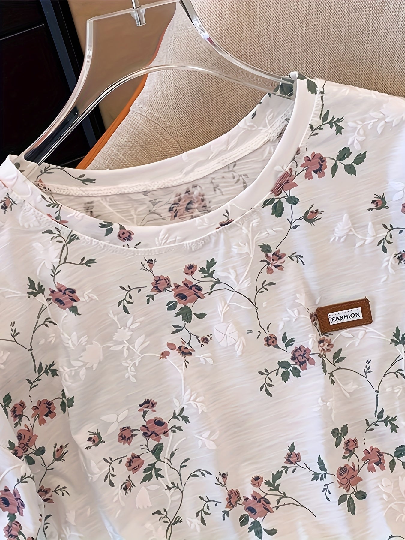 Women's T-shirt with Floral Pattern and Loose Fit – Stylish for Spring and Summer