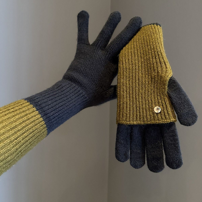 Two-tone knitted gloves with detachable mittens
