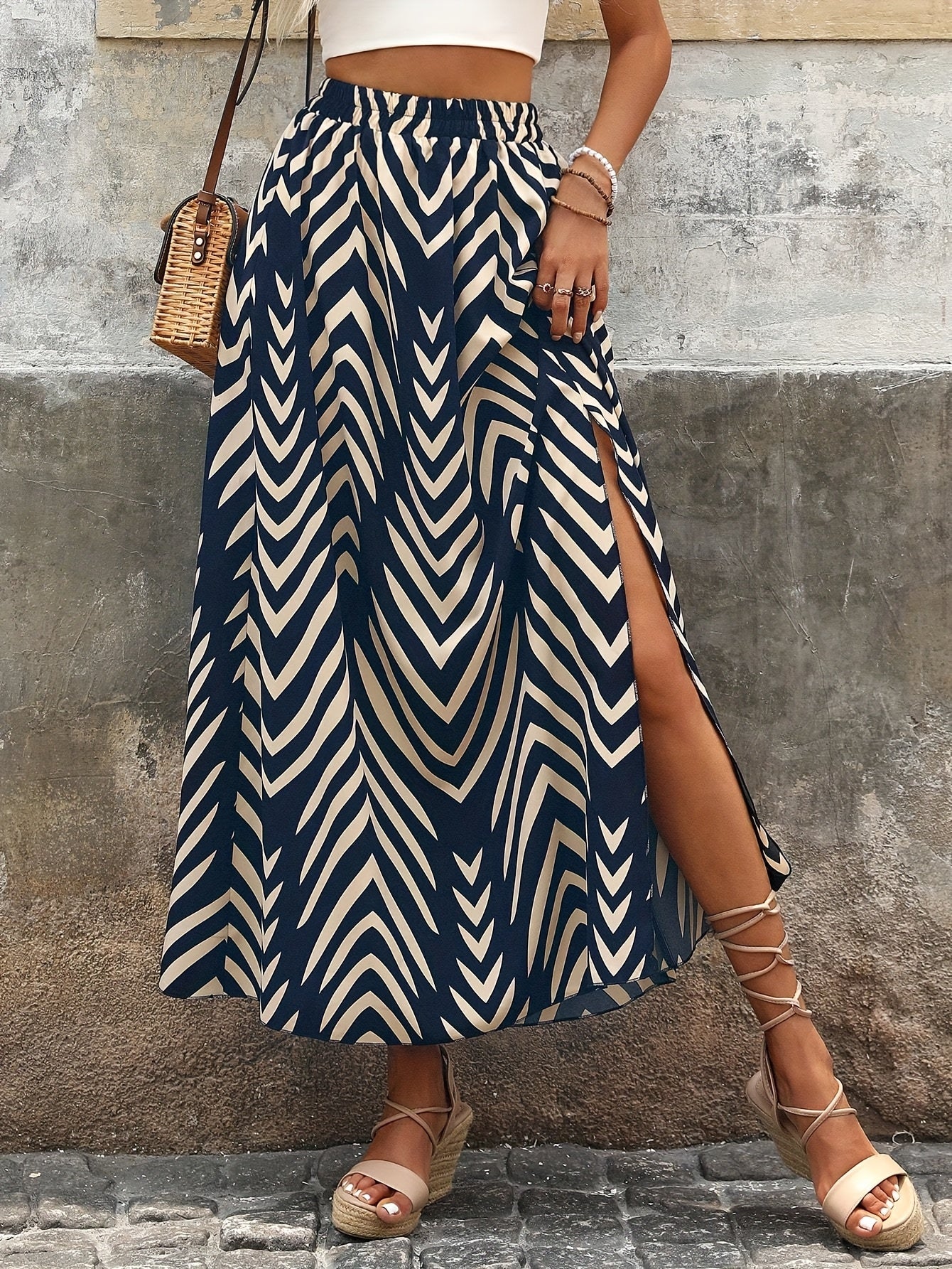 Women's maxi skirt with graphic pattern and slit – Boho summer skirt for leisure and vacation