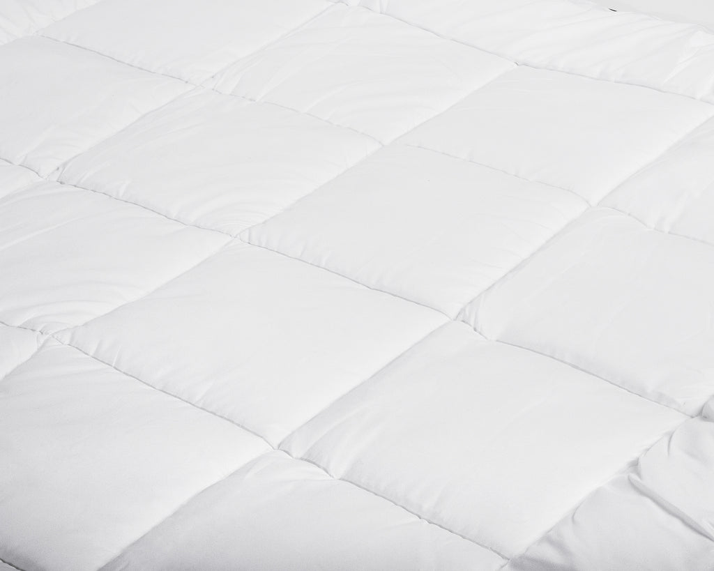 Dekbed 4-seizoenen micropercal wit 240 x 200 cm, 3D-luchtband en afritsbaar met drukknopen