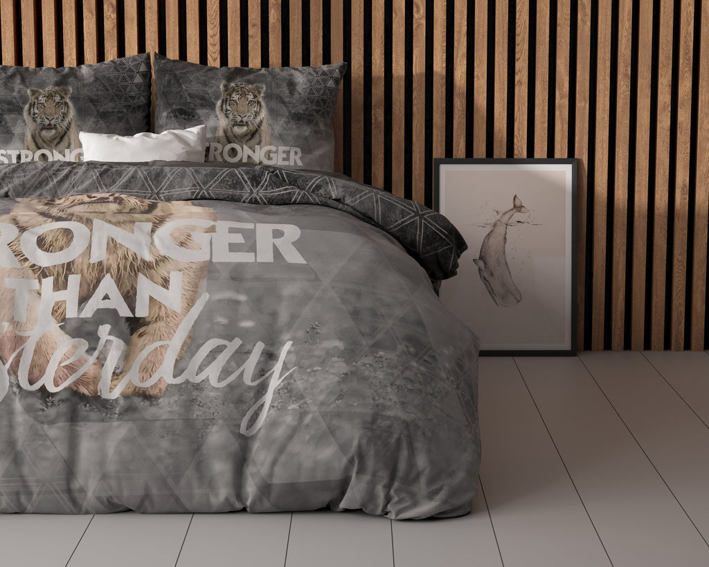 Dekbedovertrek katoen Stronger Than Yesterday tijger grijs 240 x 220 cm, met 2 kussenslopen 60 x 70 cm