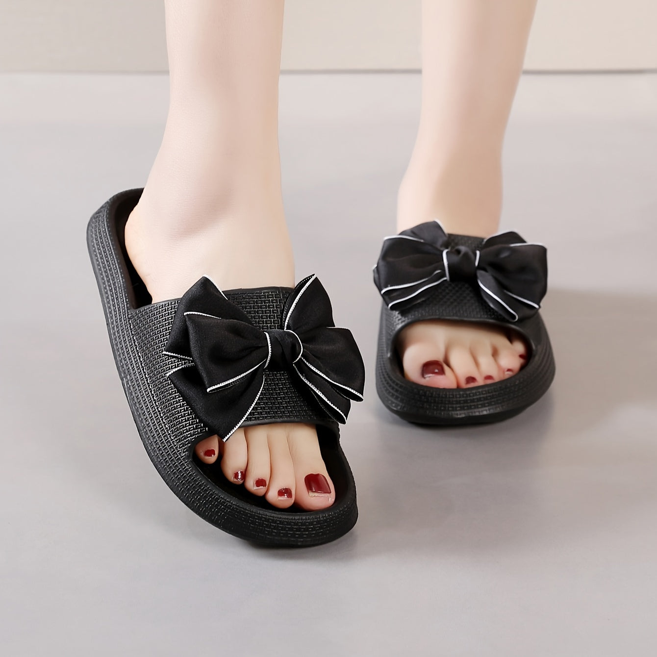 Women's slide sandals with large bow – stylish casual shoes for garden, pool, and everyday wear