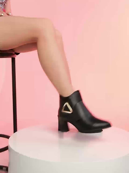 Damen Stiefelette mit Blockabsatz, spitzer Zehenpartie und seitlicher Schnalle