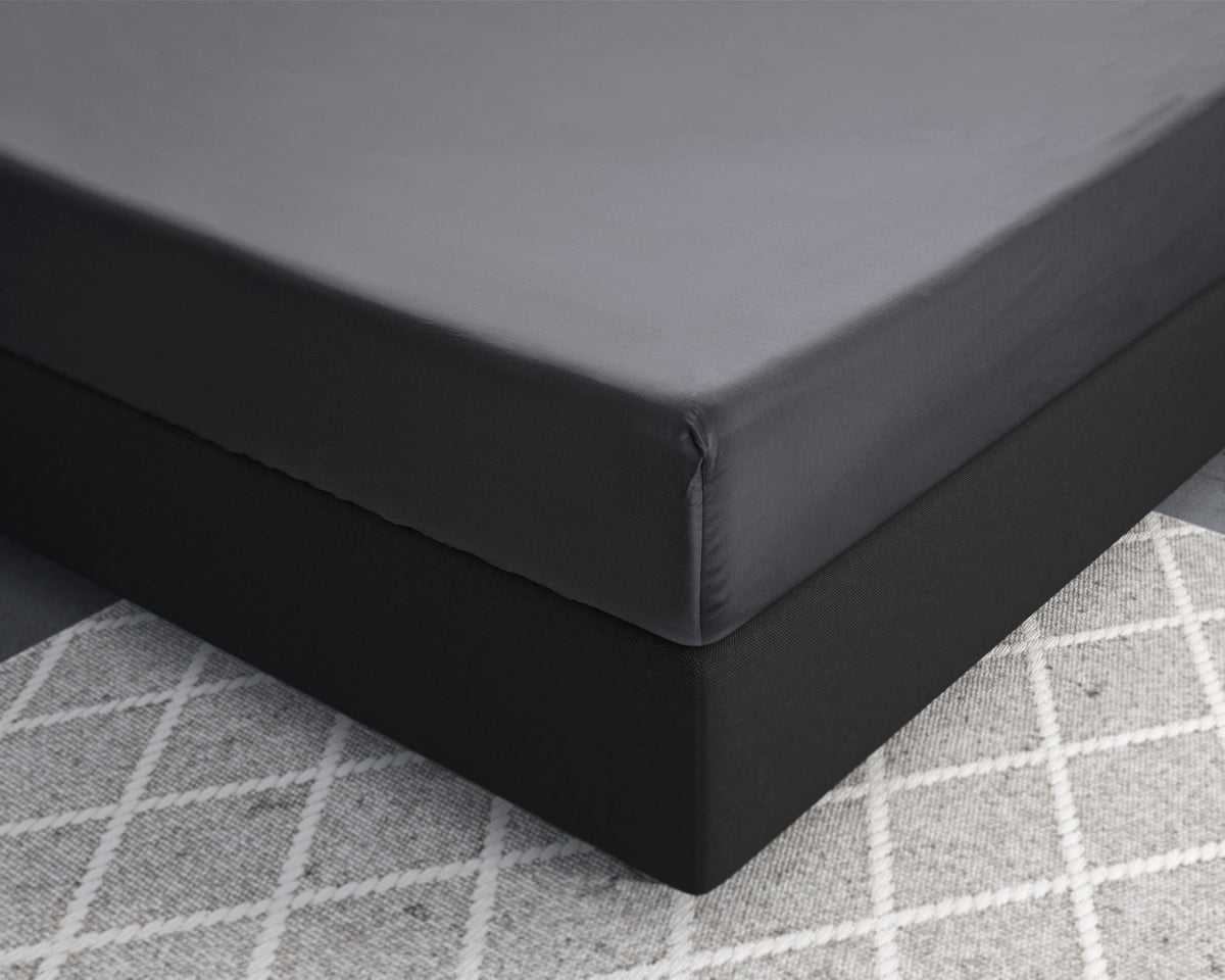 Hoeslaken katoensatijn T210 antraciet 70 x 200 cm, hoekhoogte 30 cm, voor de slaapkamer