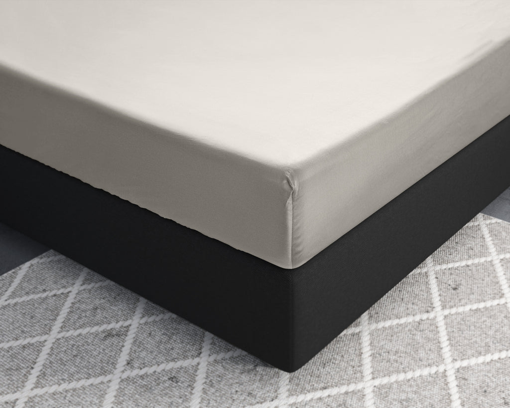 Hoeslaken katoensatijn crème 160 x 220 cm, hoekhoogte 30 cm, voor matrassen tot 30 cm