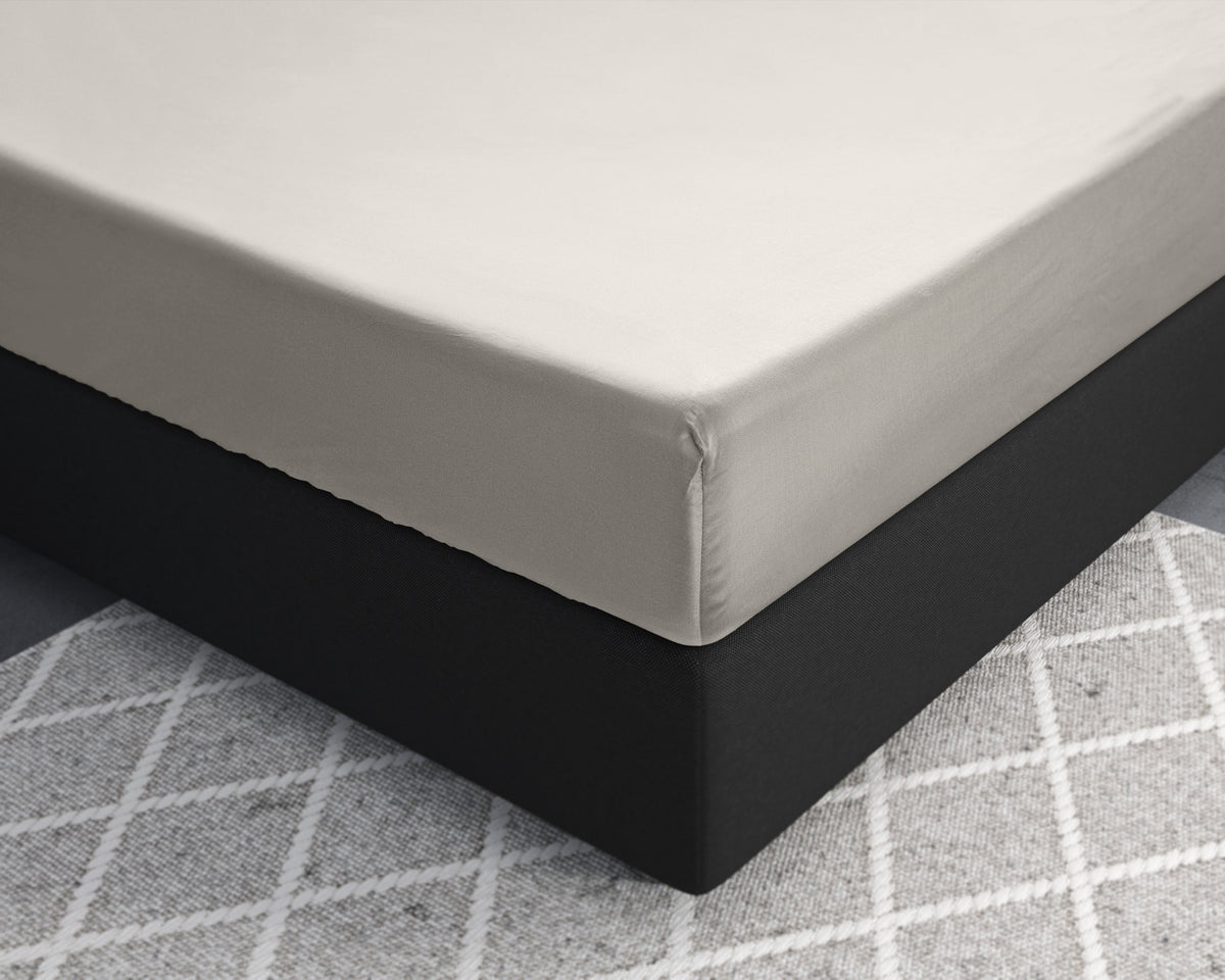 Hoeslaken katoensatijn crème 200 x 220 cm, hoekhoogte 30 cm, voor tweepersoonsbed