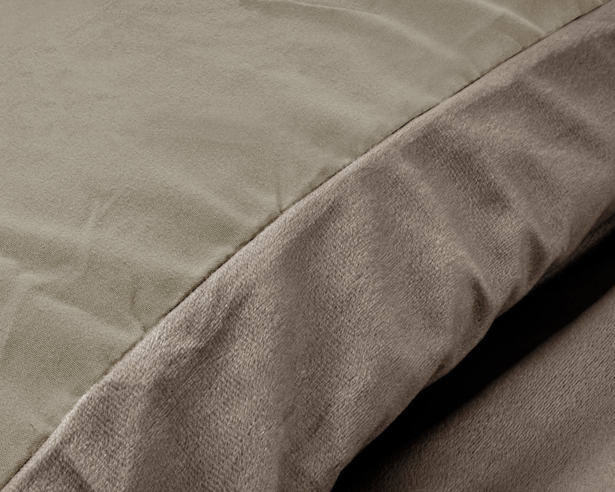 Dekbedovertrek velvet taupe 140 x 220 cm, effen, met 1 kussensloop 60 x 70 cm voor de slaapkamer