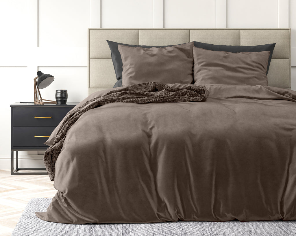 Dekbedovertrek velvet taupe 140 x 220 cm, effen, met 1 kussensloop 60 x 70 cm voor de slaapkamer