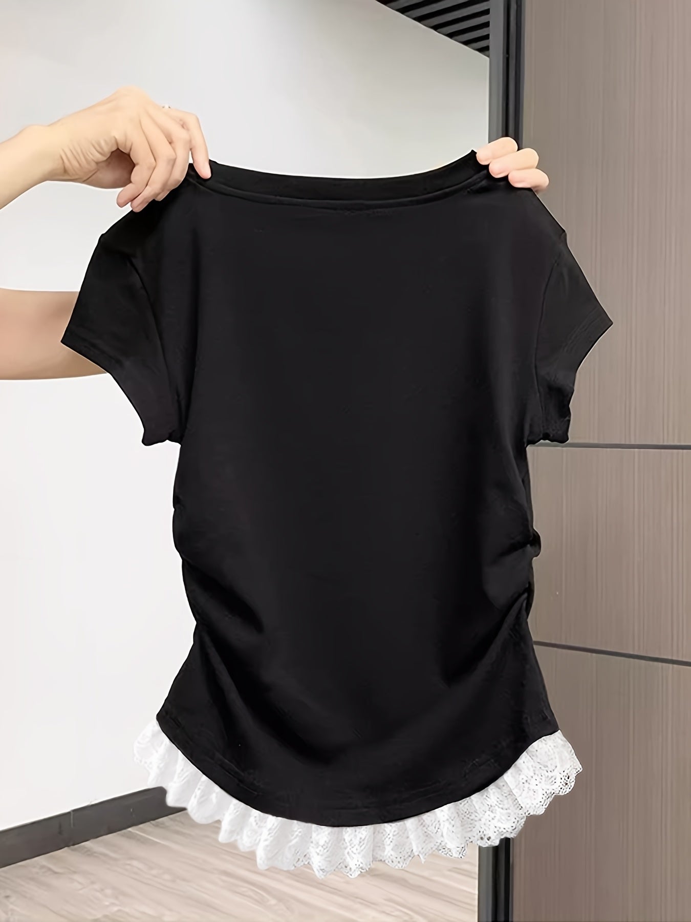 Women's short-sleeve shirt with ruching and lace trim – fashionable basic for everyday and leisure wear