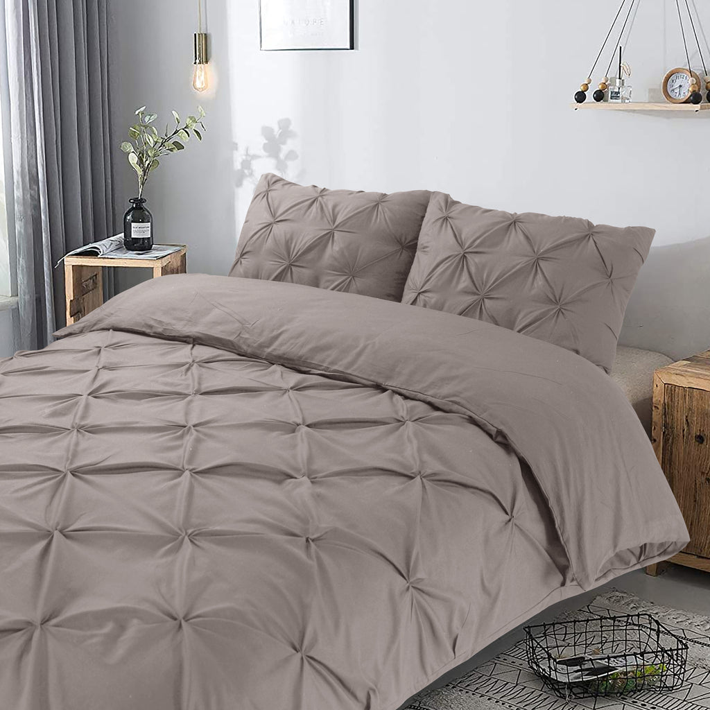 Dekbedovertrek katoen pintuck Salvador taupe 240 x 220 cm, met 2 kussenslopen 60 x 70 cm