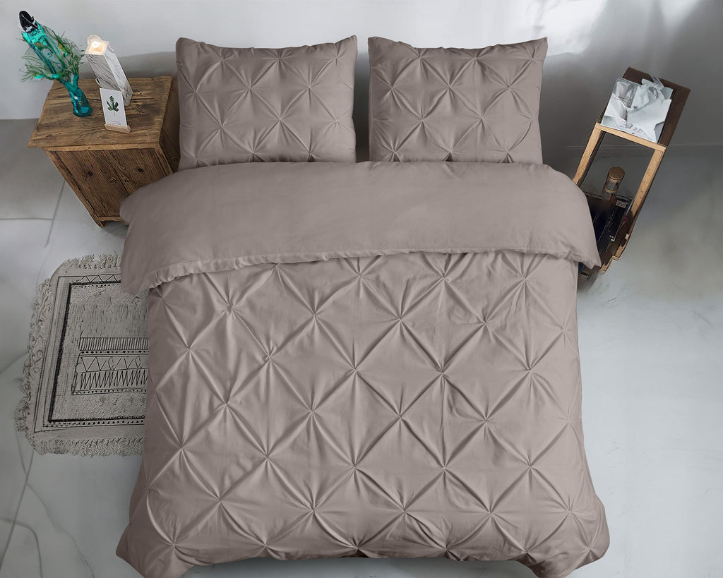 Dekbedovertrek katoen pintuck Salvador taupe 240 x 220 cm, met 2 kussenslopen 60 x 70 cm