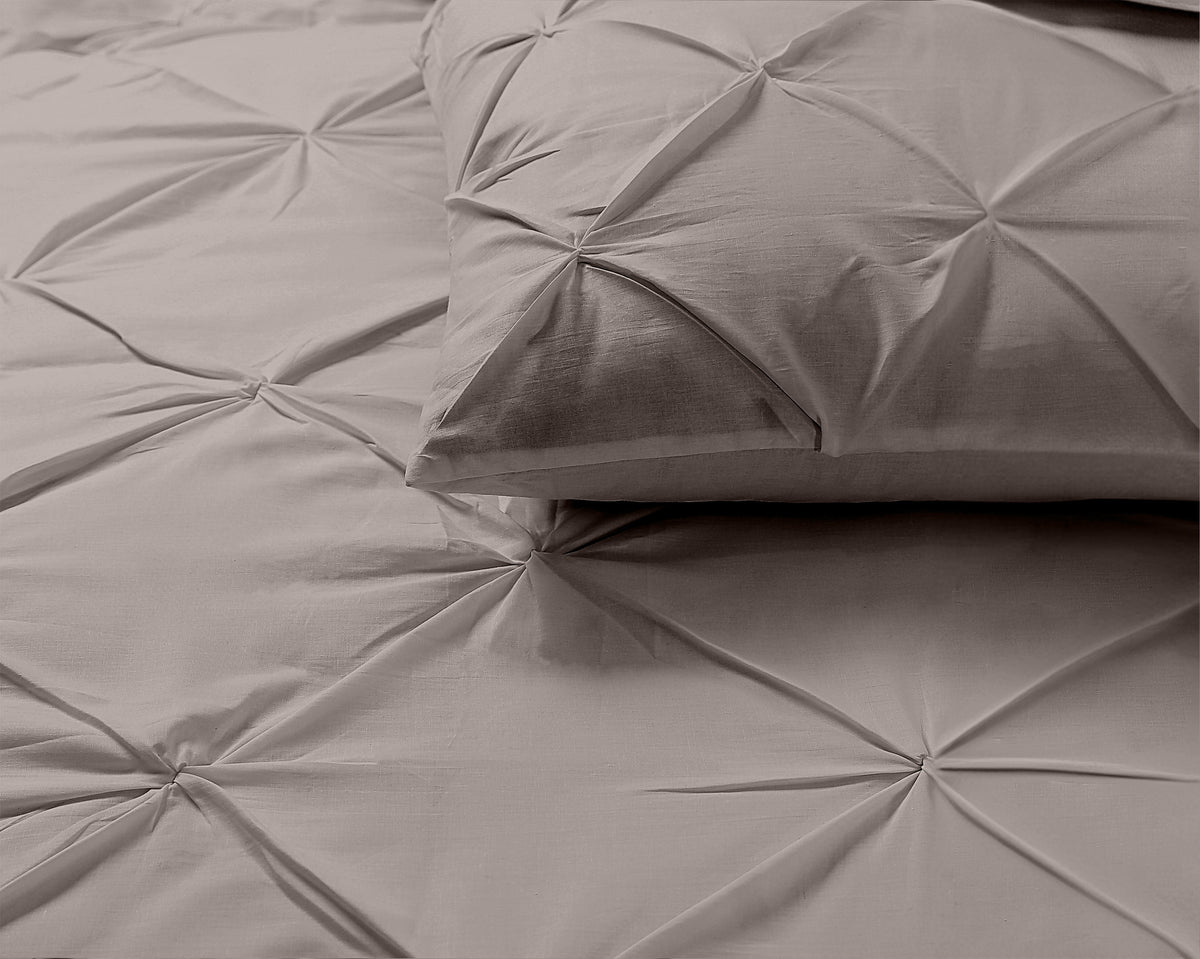 Dekbedovertrek katoen pintuck Salvador taupe 240 x 220 cm, met 2 kussenslopen 60 x 70 cm