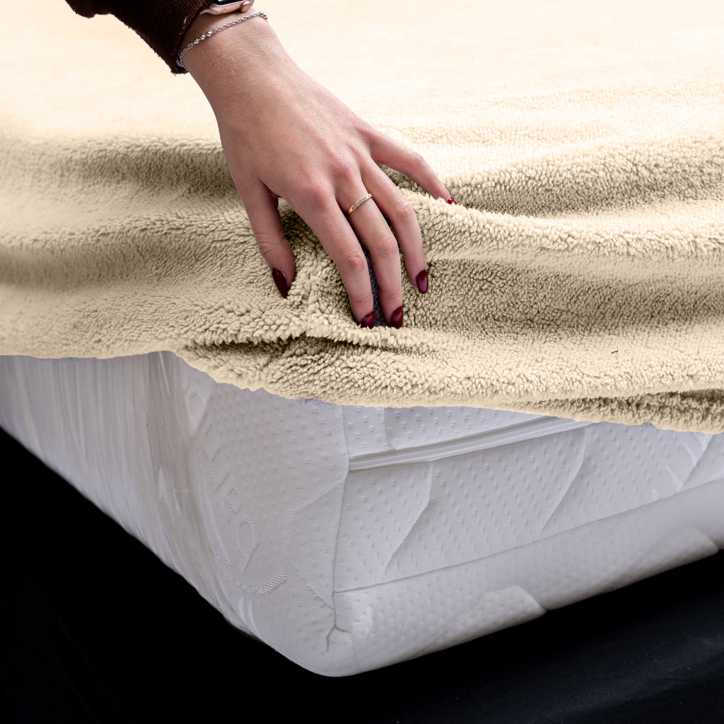Hoeslaken teddy polyester taupe 140 x 200 cm, hoekhoogte 30 cm, voor tweepersoonsbed