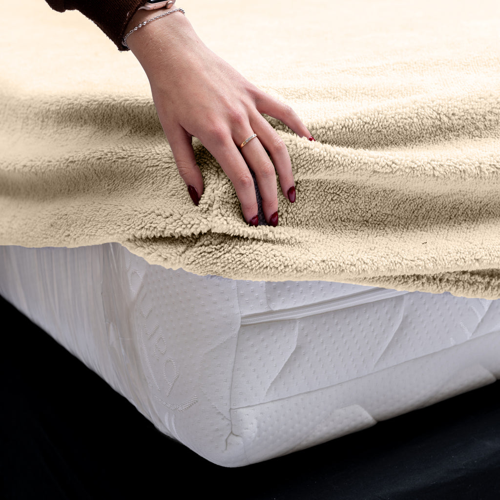 Hoeslaken teddy polyester taupe 160 x 200 cm, hoekhoogte 30 cm, voor tweepersoonsbed