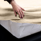 Hoeslaken teddy polyester taupe 180 x 200 cm, hoekhoogte 30 cm, voor de slaapkamer