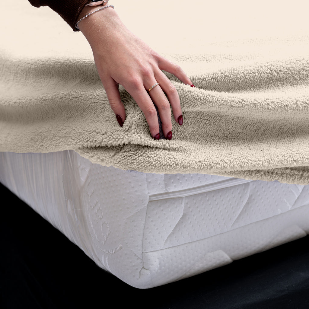 Hoeslaken teddy polyester crème 180 x 200 cm, hoekhoogte 30 cm, voor de slaapkamer