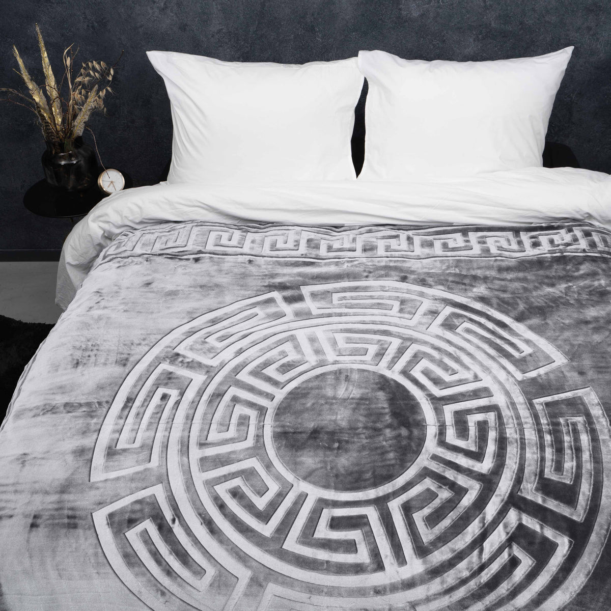 Deken fleece polyester geëmbosseerd Zeta grijs 200 x 240 cm, voor slaapkamer en woonkamer
