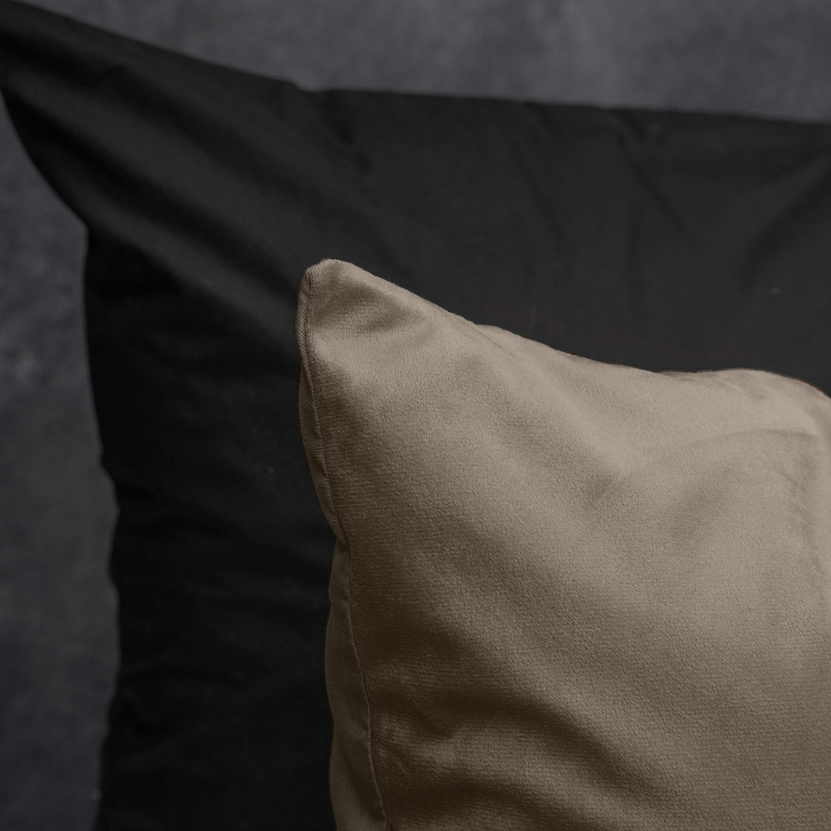 Dekbedovertrek fluweel effen taupe/grijs 240 x 220 cm, met 2 kussenslopen 60 x 70 cm