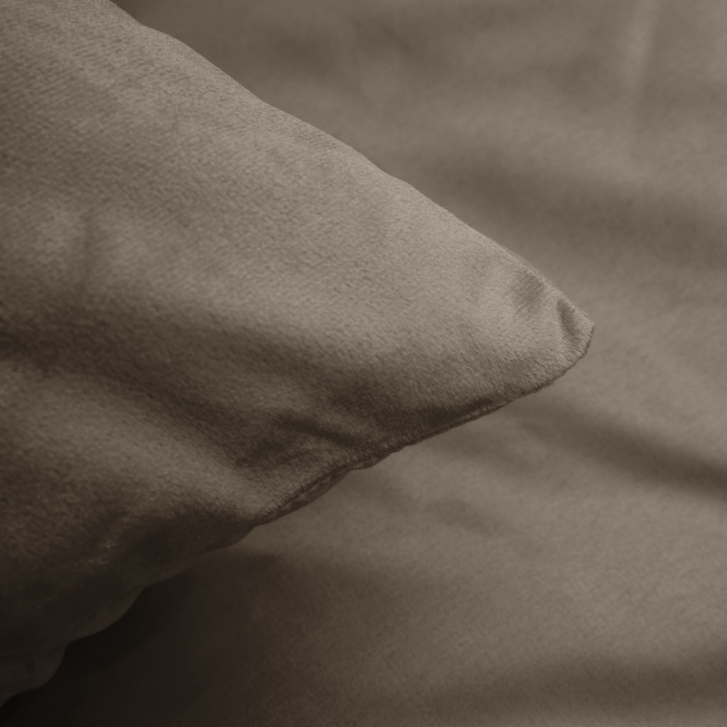 Dekbedovertrek fluweel effen taupe/grijs 240 x 220 cm, met 2 kussenslopen 60 x 70 cm