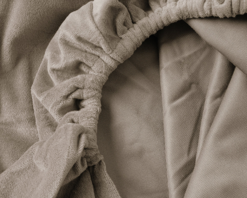 Hoeslaken velvet polyester taupe/grijs 140 x 200 cm, hoekhoogte 30 cm, voor de slaapkamer