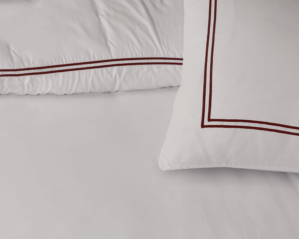 Dekbedovertrek katoen percale Brata taupe met bronskleurige bies 200 x 200/260 cm, hotelsluiting