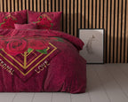 Dekbedovertrek micropercale rozenprint rood met goudkleurige details 240 x 220 cm, met 2 kussenslopen 60 x 70 cm