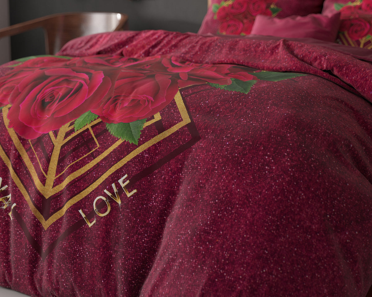 Dekbedovertrek micropercale rozenprint rood met goudkleurige details 240 x 220 cm, met 2 kussenslopen 60 x 70 cm