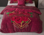 Dekbedovertrek micropercale rozenprint rood met goudkleurige details 240 x 220 cm, met 2 kussenslopen 60 x 70 cm