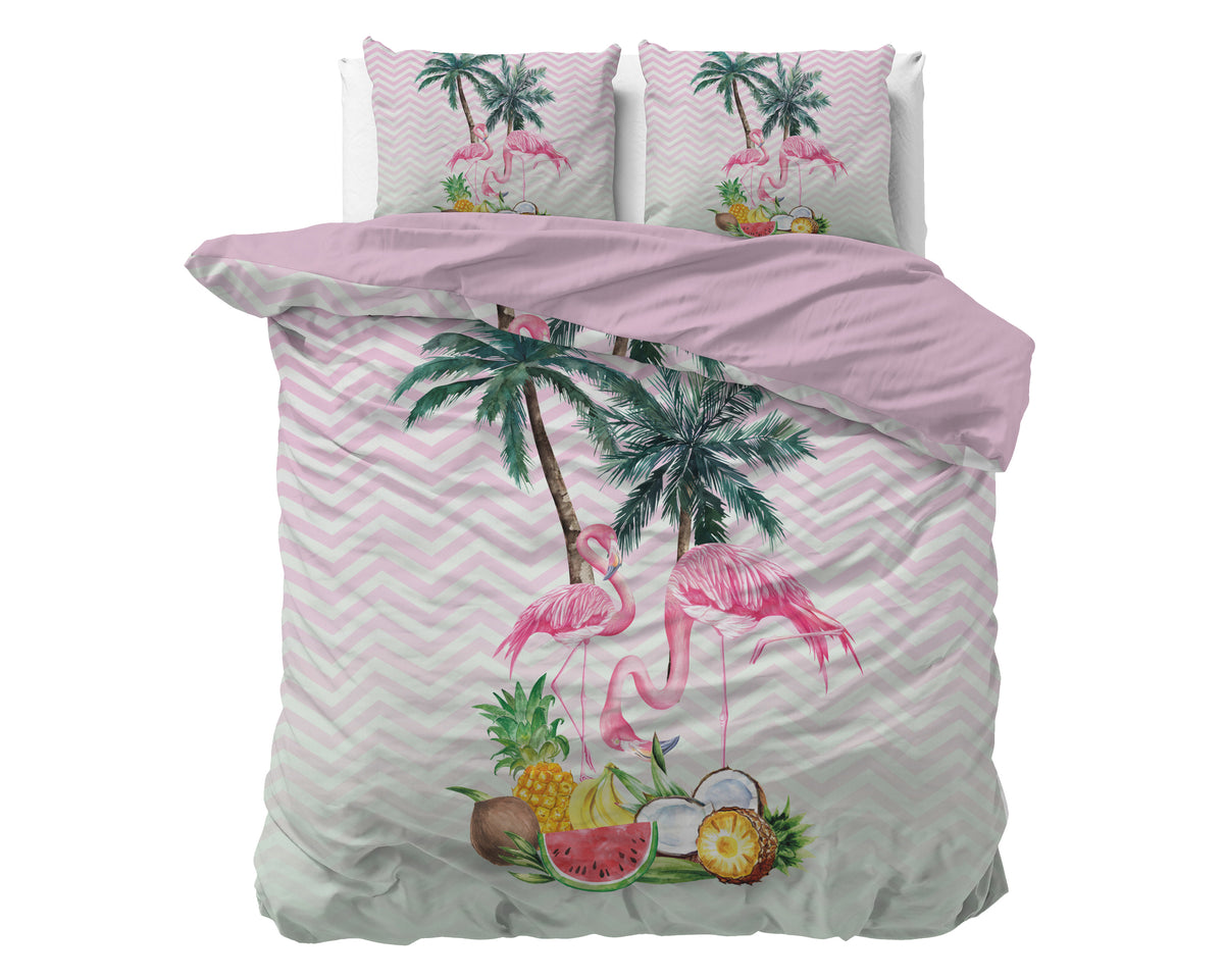 Dekbedovertrek met flamingo's, palmbomen en tropisch fruit op roze zigzagpatroon, met twee bijpassende kussens