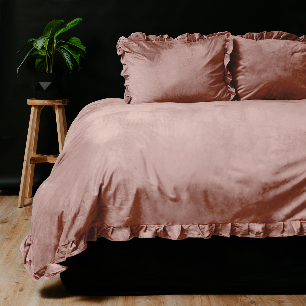 Dekbedovertrek fluweel polyester oudroze met ruches 240 x 220 cm, inclusief kussenslopen