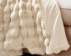 Plaid faux konijnenbont Pom zand 150 x 200 cm, voor op bed of bank
