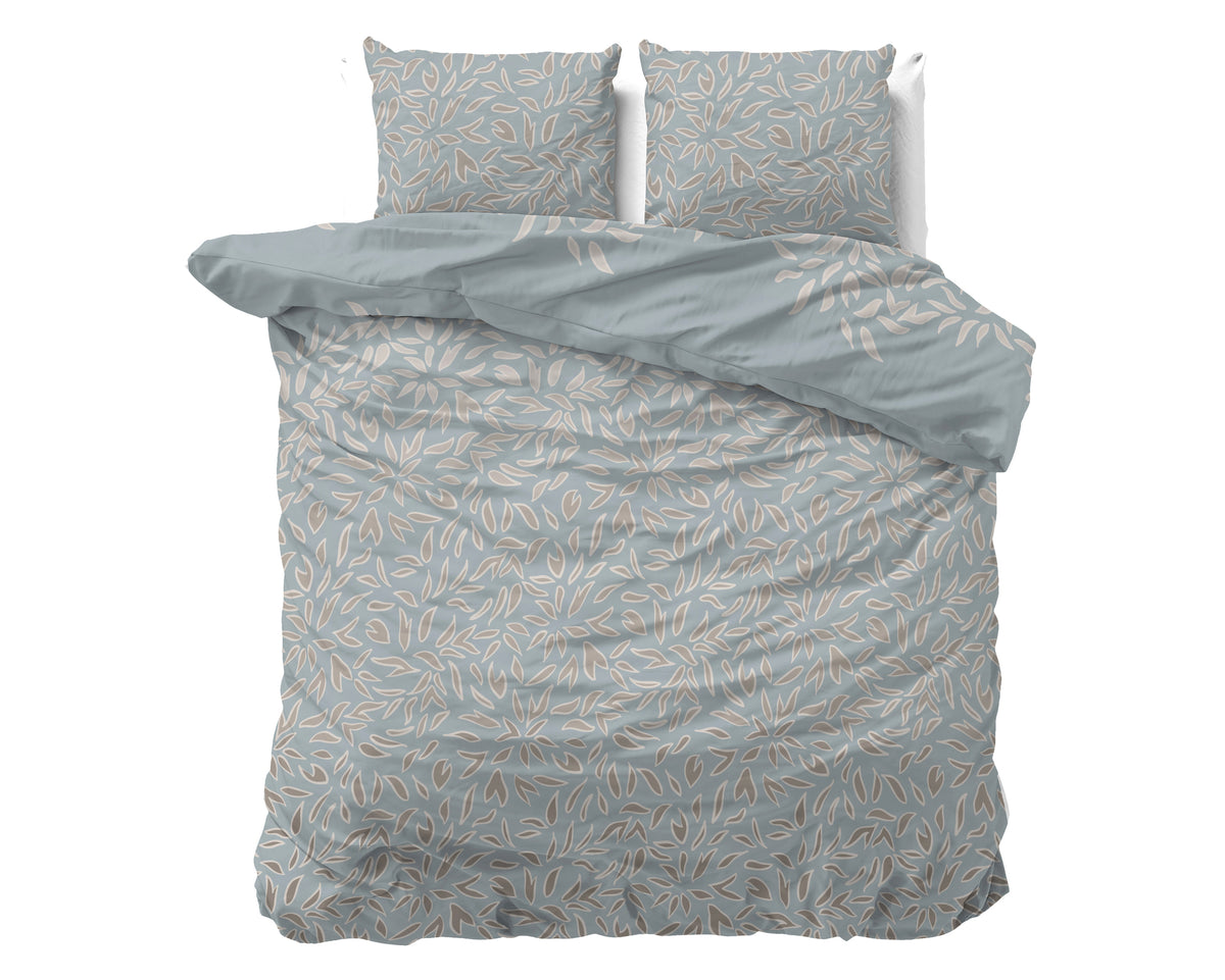 Blauw dekbedovertrek met beige en taupe bladprint, half omgeslagen, met twee bijpassende kussens