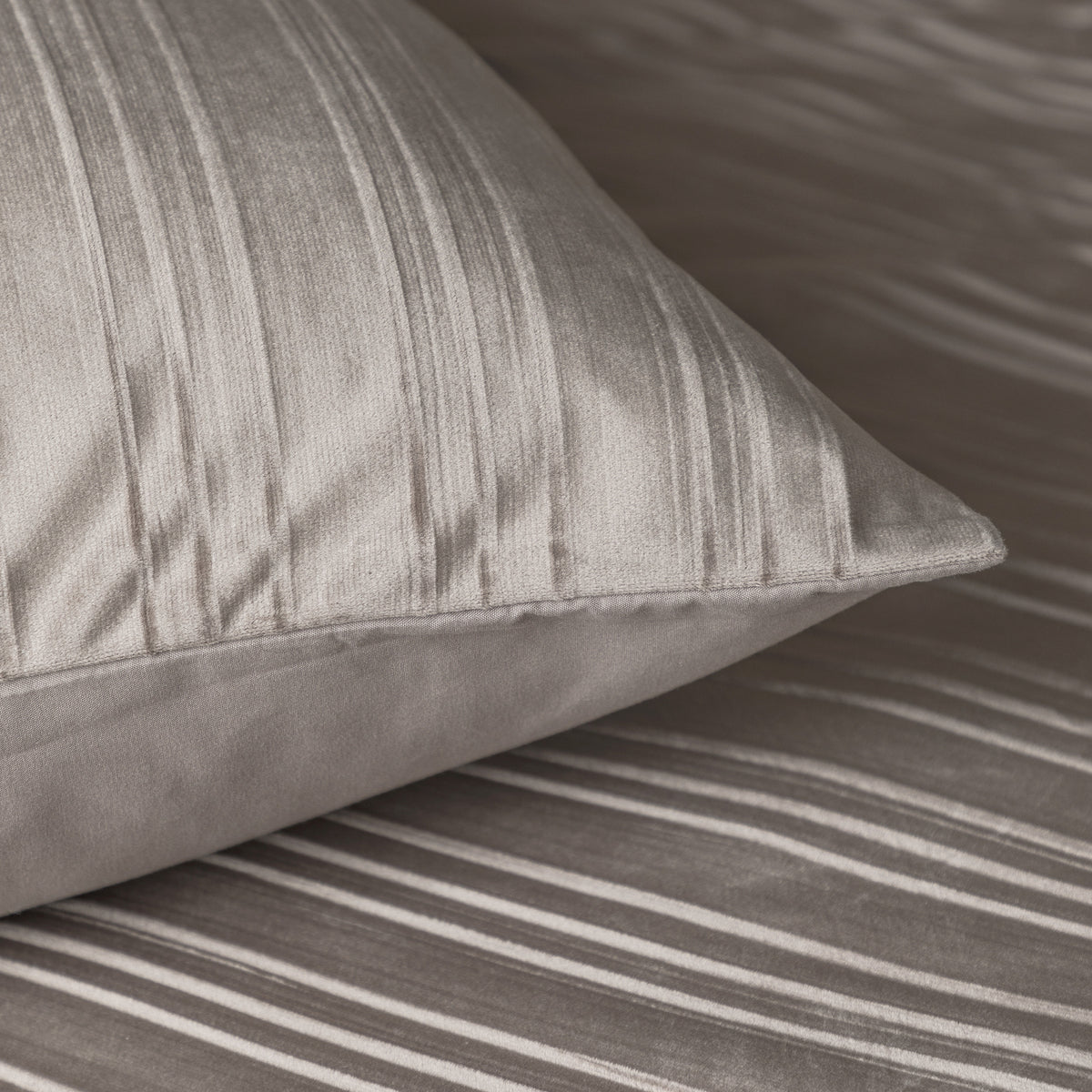 Dekbedovertrek fluweel taupe/grijs 140 x 220 cm, met 1 kussensloop voor de slaapkamer