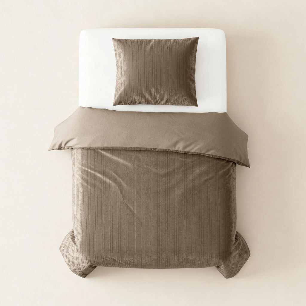 Dekbedovertrek fluweel taupe effen 140 x 220 cm, met 1 kussensloop voor de slaapkamer