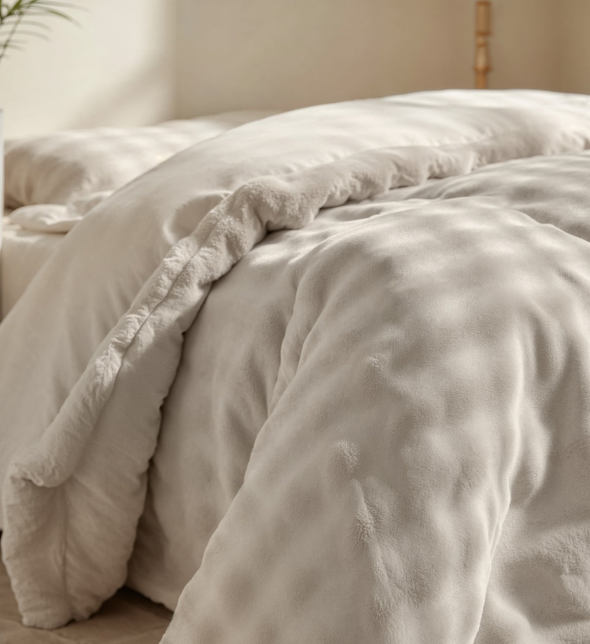 Dekbedovertrek pompom flanel fleece beige 140 x 220 cm, met kussenslopen voor de slaapkamer