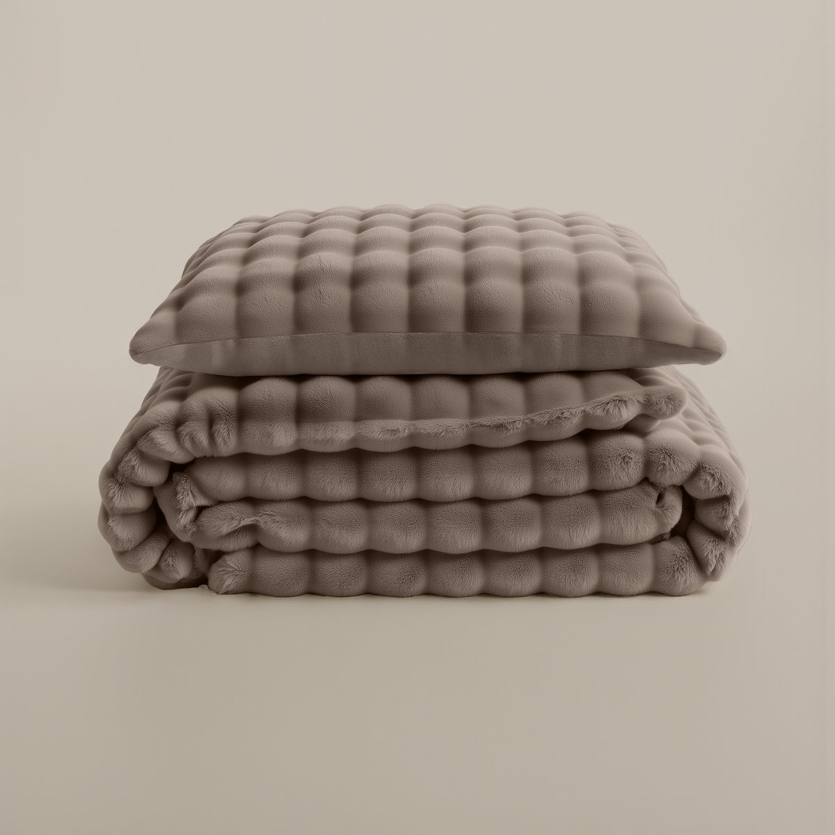 Dekbedovertrek pompon flanel fleece taupe 240 x 220 cm, met microfiber onderzijde en kussenslopen
