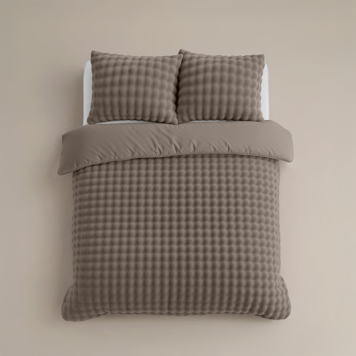 Dekbedovertrek pompon flanel fleece taupe 240 x 220 cm, met microfiber onderzijde en kussenslopen