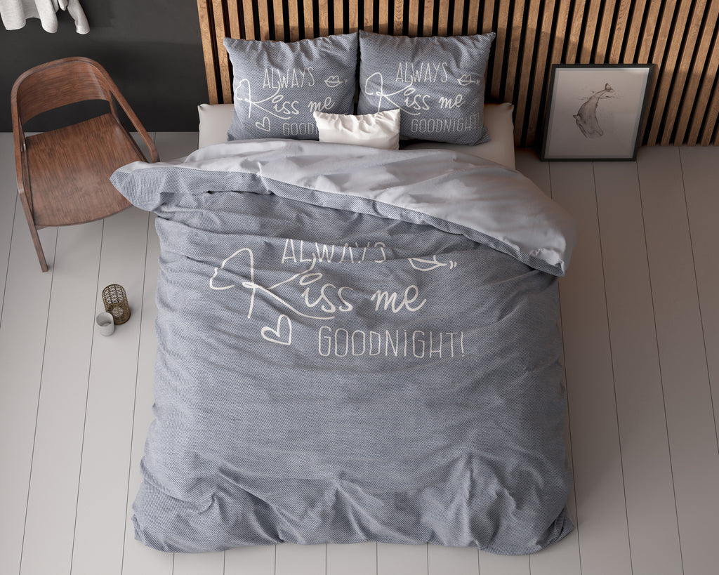 Dekbedovertrek Kus Mij blauw met tekst Always Kiss Me Goodnight, 240 x 200/220 cm, voor de slaapkamer