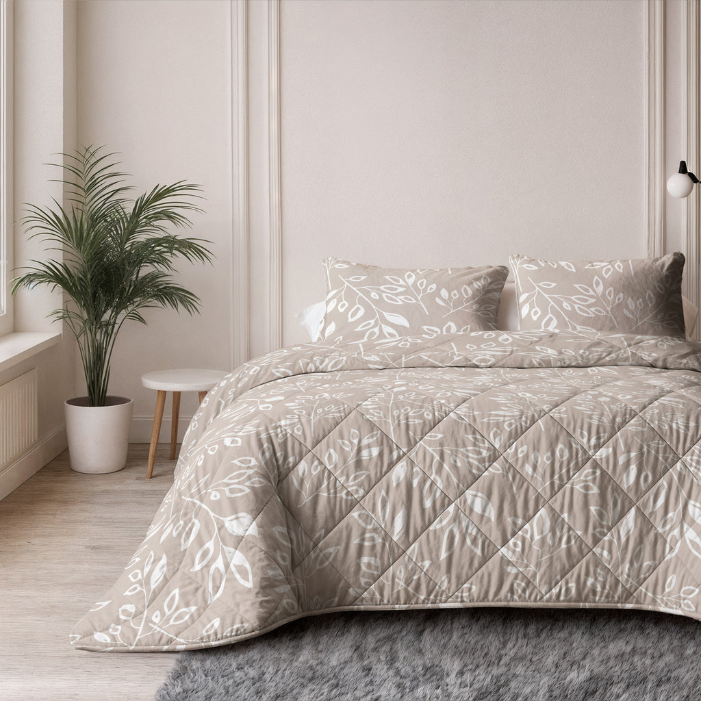Lazy dekbed polyester microvezel Neva taupe/zand met witte bladprint 140 x 220 cm, dekbed en overtrek in één, met kussensloop